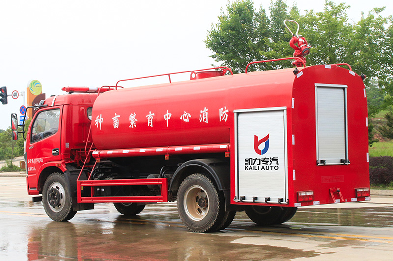 东风大福瑞卡消防洒水车 7.85方